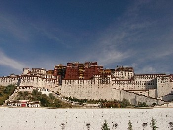 チベットの聖地ポタラ宮。世界遺産に登録されている。